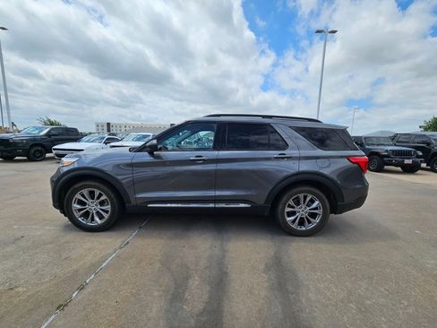 Used 2022 Ford Explorer XLT w/ Equipment Group 202A RWD image 10