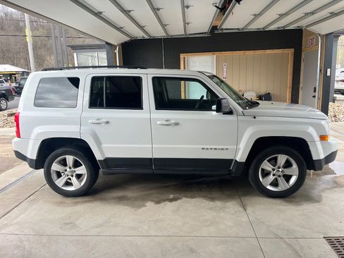 Used 2016 Jeep Patriot Latitude AWD/4WD image 4