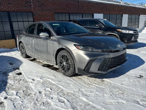 Certified 2025 Toyota Camry SE image 2