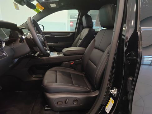 Used 2026 GMC Acadia Elevation w/ Elevation Premium Package AWD/4WD image 11
