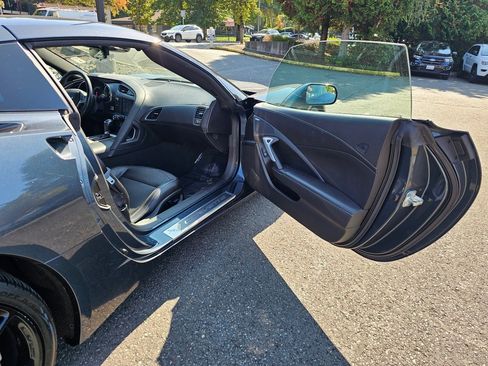 Used 2019 Chevrolet Corvette Stingray Coupe w/ Carbon Flash Badge Package image 21