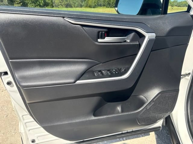 Used 2025 Toyota RAV4 XLE AWD/4WD image 15