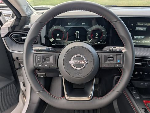 Used 2025 Nissan Kicks SR FWD image 30