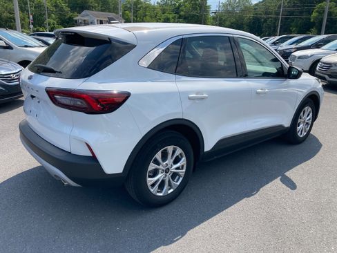 Used 2023 Ford Escape Active w/ Cold Weather Package image 4