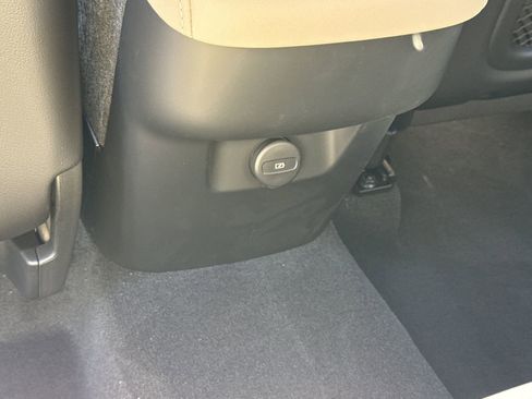 New 2026 Volvo XC90 B6 Plus image 16