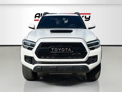 Used 2022 Toyota Tacoma TRD Pro image 2