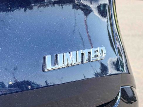 Used 2025 Toyota Sienna Limited AWD/4WD image 11