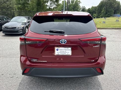 Used 2022 Toyota Highlander LE FWD image 6