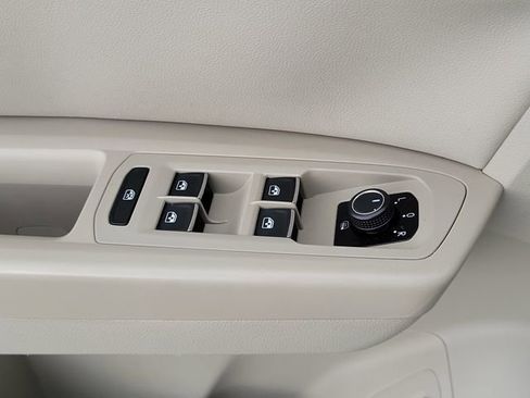 Used 2018 Volkswagen Atlas SEL FWD image 17