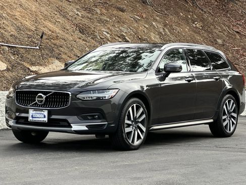 Used 2025 Volvo V90 B6 Cross Country Plus w/ Protection Package Premier AWD/4WD image 9