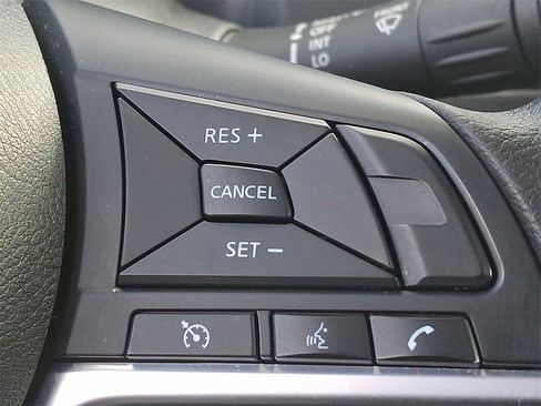 Used 2025 Nissan Leaf S image 21