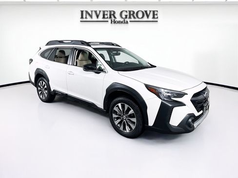 Used 2025 Subaru Outback Limited w/ Tech Package 3 AWD/4WD image 2