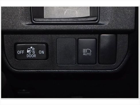 Certified 2019 Toyota Tacoma SR5 image 36