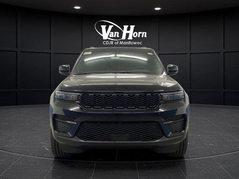 New 2025 Jeep Grand Cherokee Altitude image 11