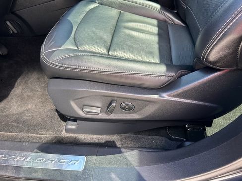 Used 2017 Ford Explorer Limited w/ Equipment Group 301A AWD/4WD image 31