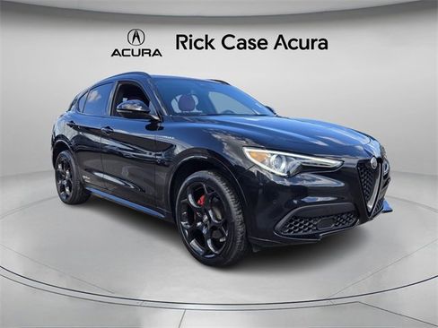 Used 2022 Alfa Romeo Stelvio Veloce image 8