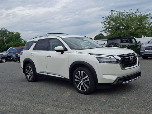 Used 2024 Nissan Pathfinder Platinum AWD/4WD image 1