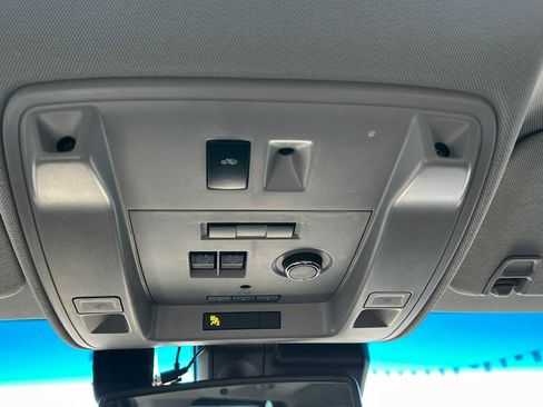 Used 2017 GMC Yukon Denali image 33