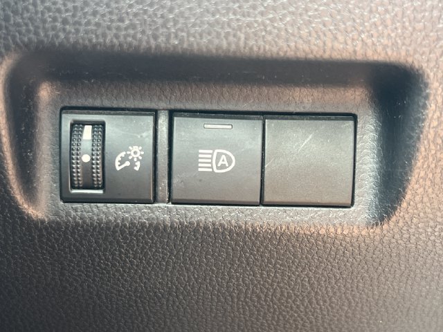 Used 2019 Toyota RAV4 LE w/ All Weather Liner Package AWD/4WD image 28