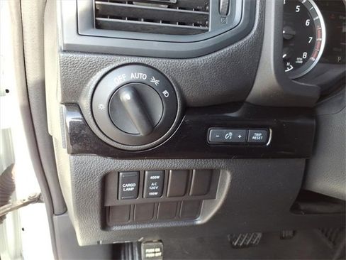 Certified 2024 Nissan Titan SV w/ SV Convenience Package image 8