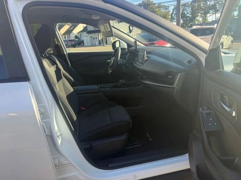 Used 2024 Nissan Rogue SV image 27