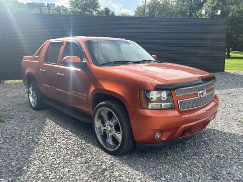 Used 2007 Chevrolet Avalanche LT AWD/4WD image 3