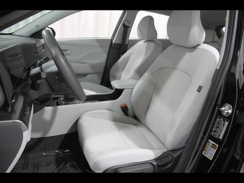 Certified 2024 Hyundai Kona SE FWD image 5