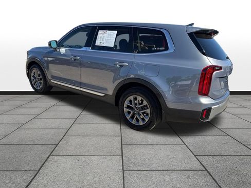 Used 2023 Kia Telluride LX FWD image 3