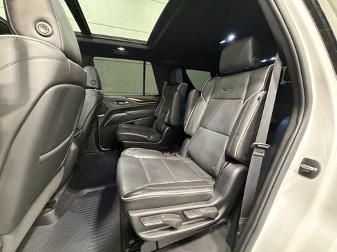 Used 2023 Cadillac Escalade Premium Luxury AWD/4WD image 23