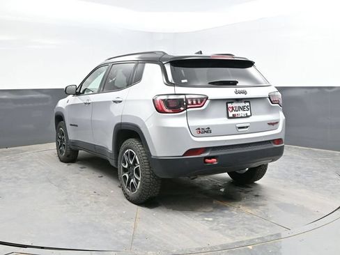 Used 2025 Jeep Compass Trailhawk AWD/4WD image 11