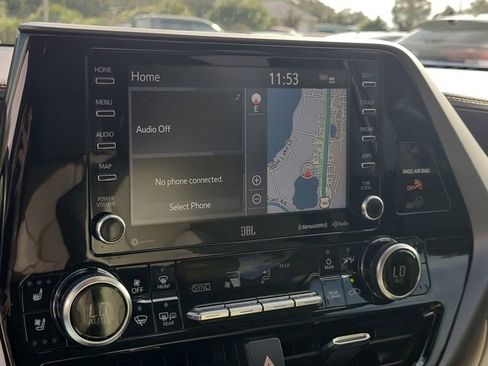 Used 2022 Toyota Highlander Limited image 24