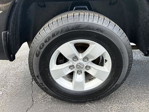 Used 2018 RAM 1500 Express AWD/4WD image 38