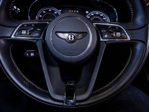 Used 2018 Bentley Bentayga image 37