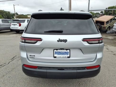 Used 2025 Jeep Grand Cherokee L Altitude AWD/4WD image 5