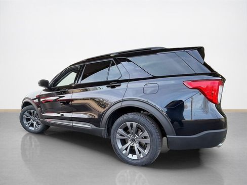 Used 2024 Ford Explorer XLT w/ Equipment Group 202A image 7