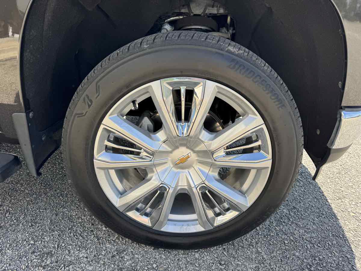 Used 2021 Chevrolet Silverado 1500 LTZ w/ LTZ Convenience Package II AWD/4WD image 34