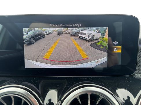 Used 2022 Mercedes-Benz GLB 250 4MATIC image 20