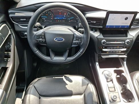 Used 2020 Ford Explorer XLT w/ Equipment Group 202A AWD/4WD image 11