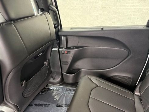 New 2027 Chrysler Pacifica Select w/ Family Tech Group FWD image 11