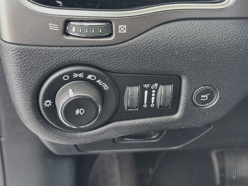 Used 2020 Jeep Cherokee Limited AWD/4WD image 16