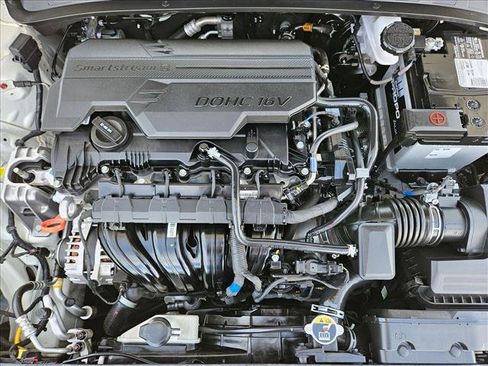 Used 2024 Hyundai Elantra Limited image 28