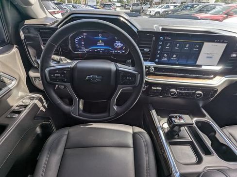 Used 2025 Chevrolet Silverado 1500 LT Trail Boss w/ LT Trail Boss Premium Package AWD/4WD image 16