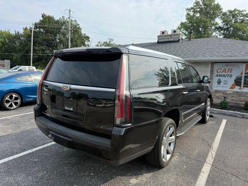 Used 2019 Cadillac Escalade ESV Luxury AWD/4WD image 5