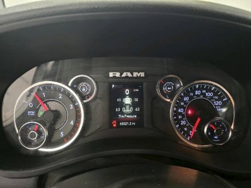 Used 2024 RAM 2500 Tradesman w/ Chrome Appearance Group AWD/4WD image 12