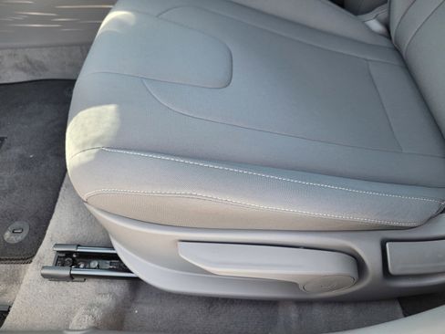 New 2025 Hyundai Elantra SEL image 16