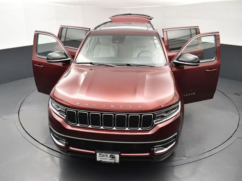 Used 2024 Jeep Wagoneer L 4WD w/ Premium Group I image 29