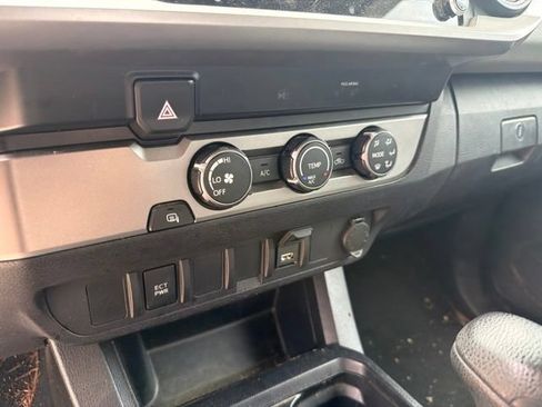 Used 2020 Toyota Tacoma SR5 w/ SR5 Appearance Package (SM) RWD image 16