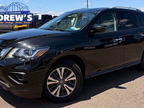 Used 2017 Nissan Pathfinder S FWD image 1