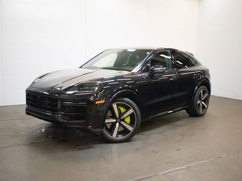 Used 2025 Porsche Cayenne Turbo image 1