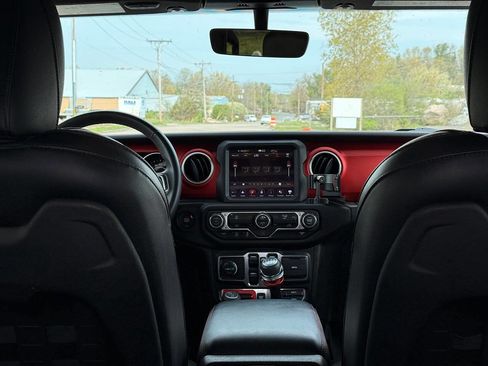 Used 2019 Jeep Wrangler Unlimited Rubicon AWD/4WD image 14